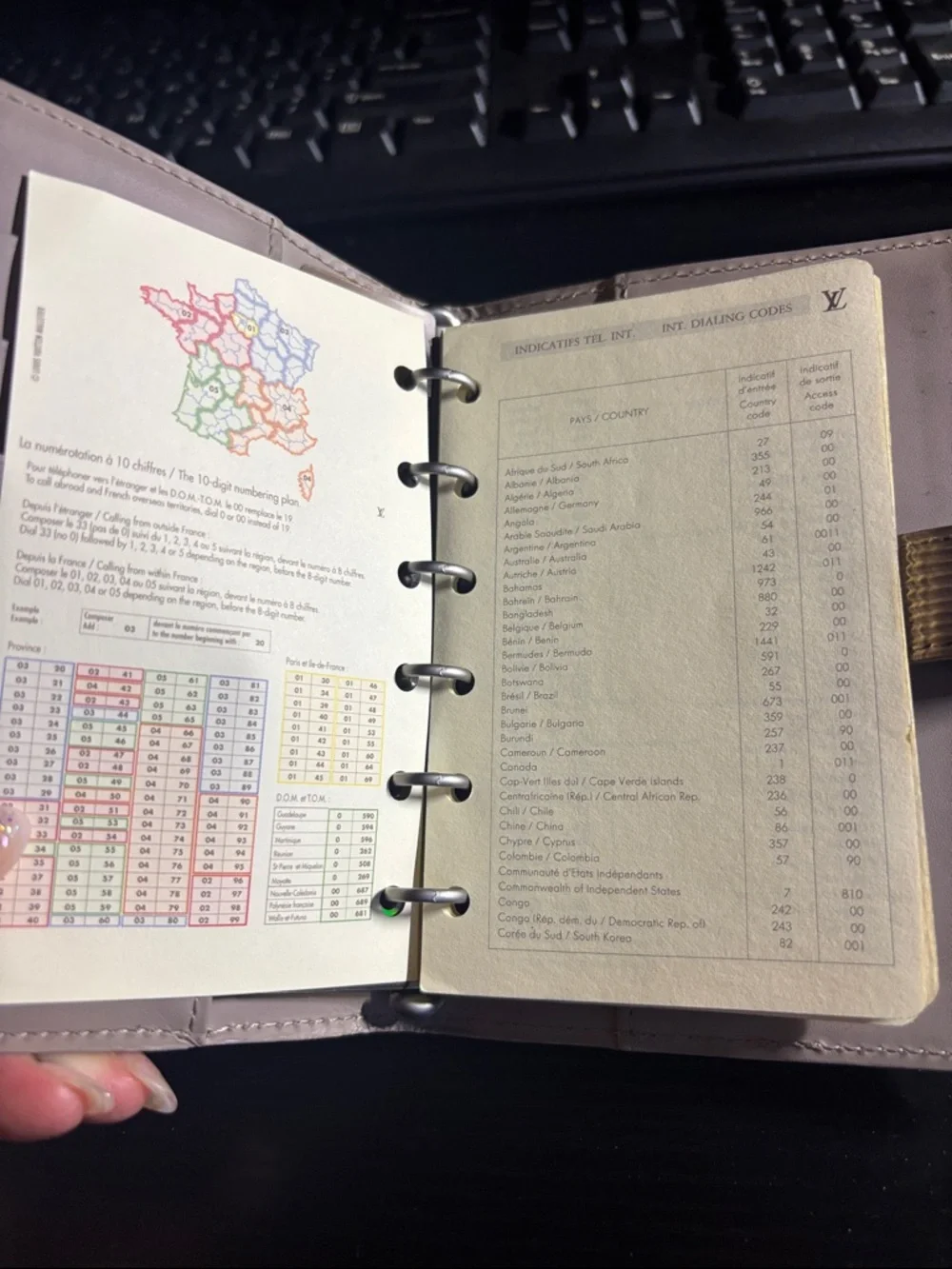 Louis Vuitton taupe/beige   Epi Leather agenda with original papers in it - Picture 16 of 17